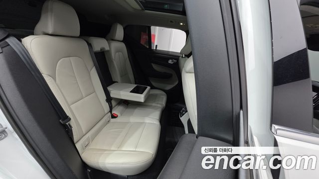 Volvo XC40 B4 Ultimate Bright 2023 — фото 22