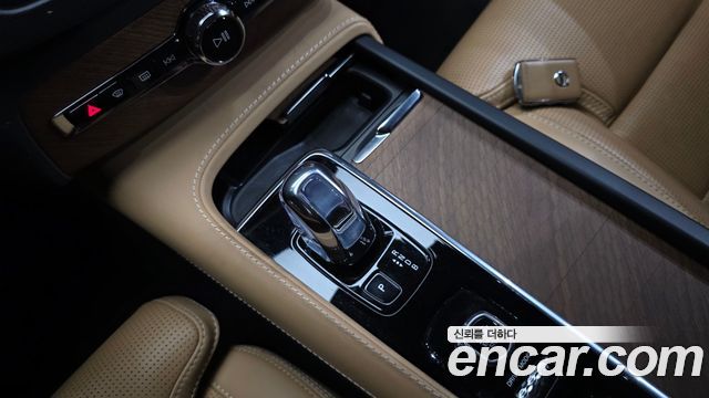 Volvo XC90 (II) T8 Inscription Hybird 2018 — фото 9