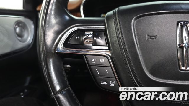 Lincoln Continental (X) 3.0 Presidential AWD 2017 — фото 31