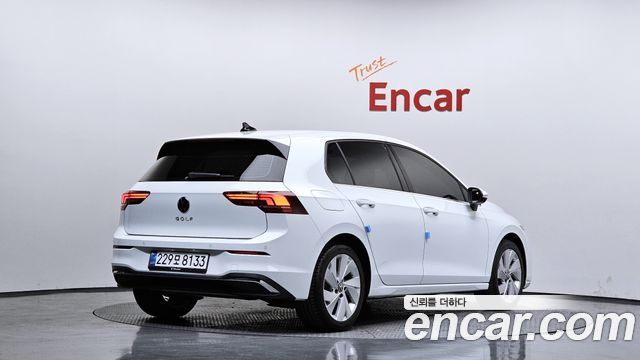 Volkswagen Golf (VIII) 2.0 TDI Premium 2025 — фото 2