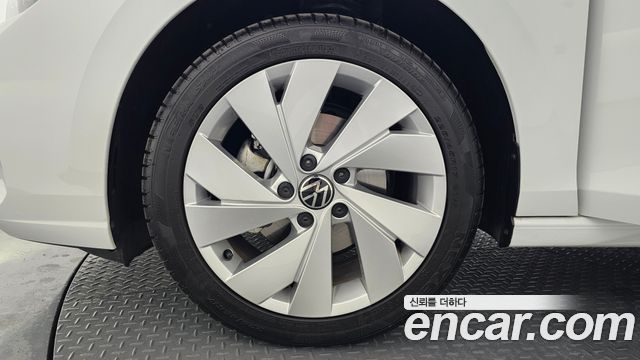 Volkswagen Golf (VIII) 2.0 TDI Premium 2025 — фото 5