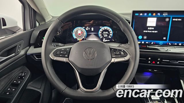 Volkswagen Golf (VIII) 2.0 TDI Premium 2025 — фото 12