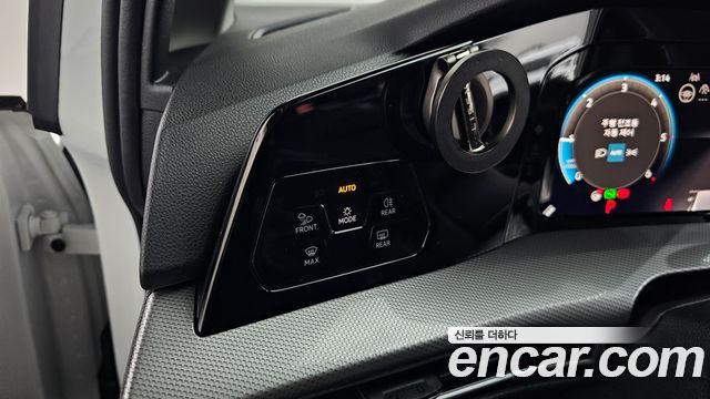 Volkswagen Golf (VIII) 2.0 TDI Premium 2025 — фото 13