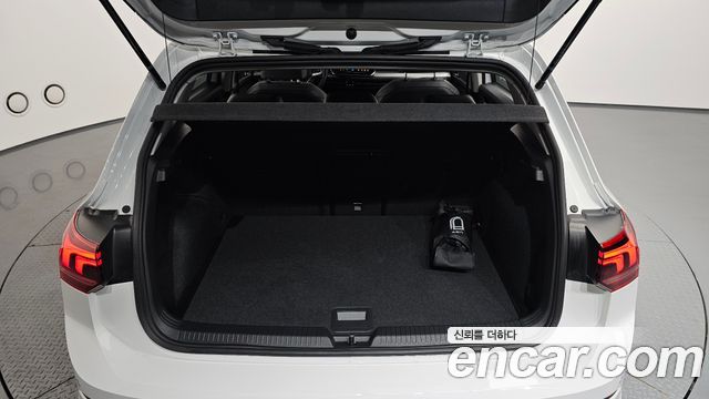 Volkswagen Golf (VIII) 2.0 TDI Premium 2025 — фото 20
