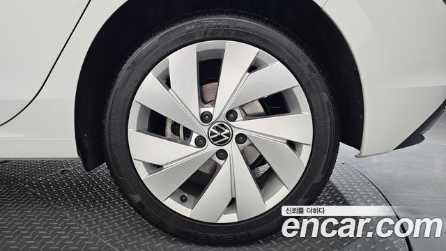 Volkswagen Golf (VIII) 2.0 TDI Premium 2025 — фото 21