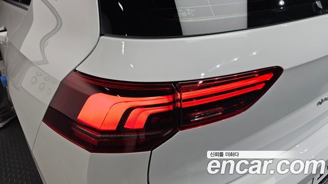 Volkswagen Golf (VIII) 2.0 TDI Premium 2025 — фото 23