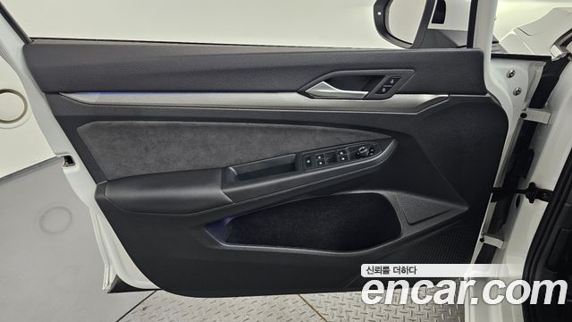 Volkswagen Golf (VIII) 2.0 TDI Premium 2025 — фото 24