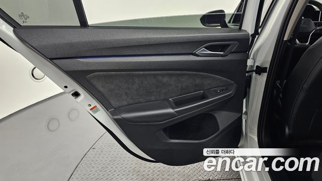 Volkswagen Golf (VIII) 2.0 TDI Premium 2025 — фото 25