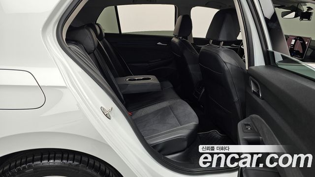 Volkswagen Golf (VIII) 2.0 TDI Premium 2025 — фото 26