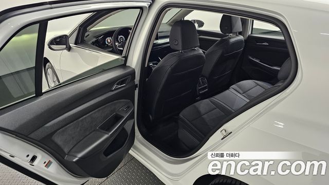 Volkswagen Golf (VIII) 2.0 TDI Premium 2025 — фото 29