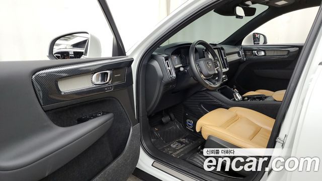 Volvo XC40 B4 Inscription 2021 — фото 10