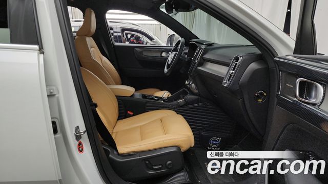 Volvo XC40 B4 Inscription 2021 — фото 11