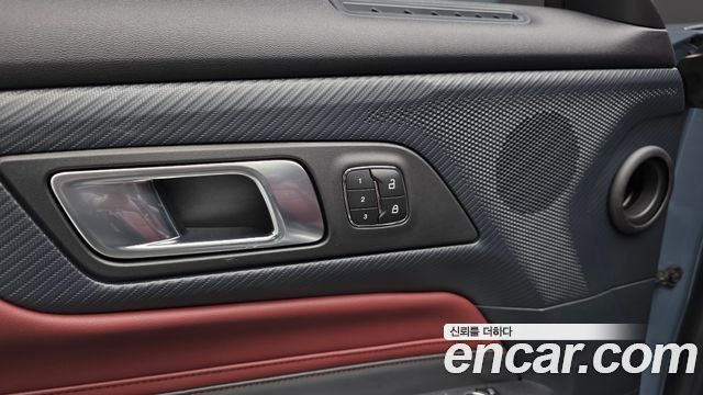 Ford Mustang (VII) 2.3 Ecoboost Premium Convertible 2024 — фото 19