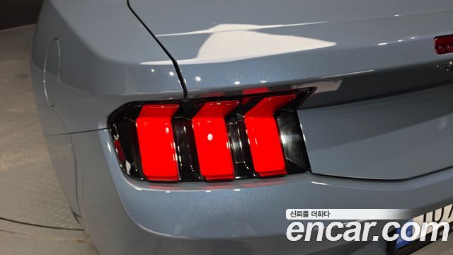 Ford Mustang (VII) 2.3 Ecoboost Premium Convertible 2024 — фото 23