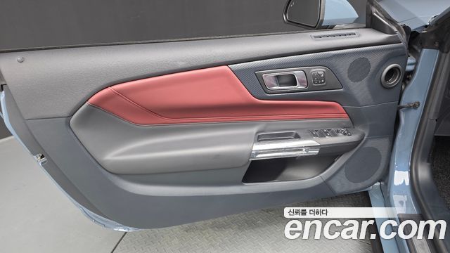 Ford Mustang (VII) 2.3 Ecoboost Premium Convertible 2024 — фото 24