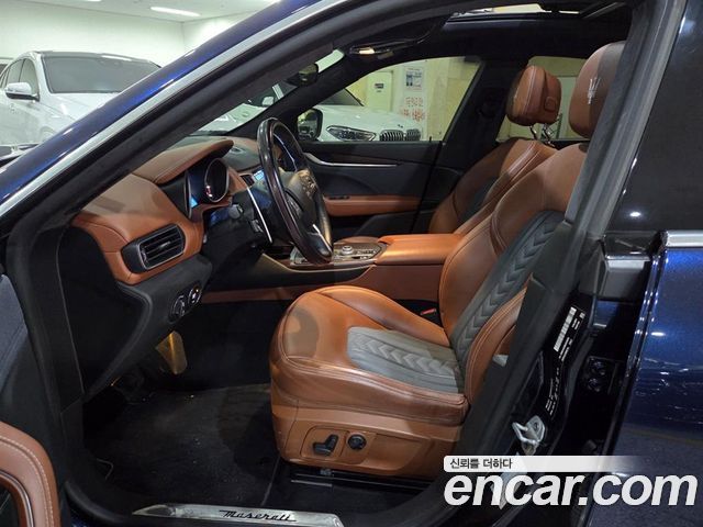 Maserati Levante 3.0 AWD GranLusso 2019 — фото 6
