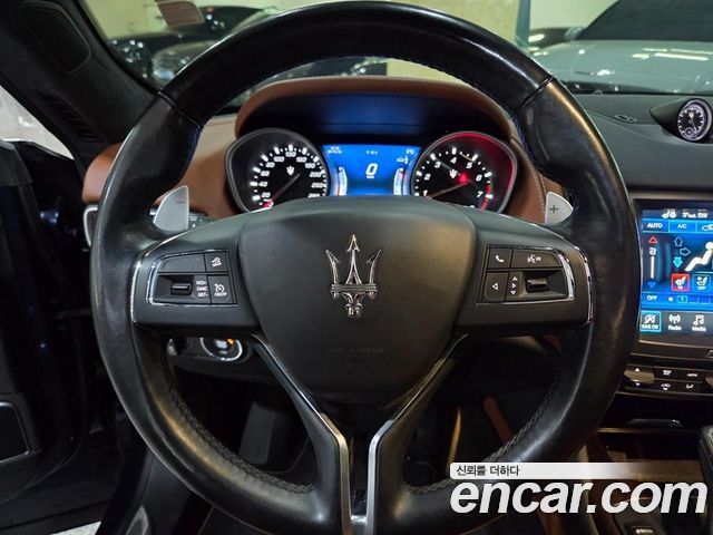 Maserati Levante 3.0 AWD GranLusso 2019 — фото 9