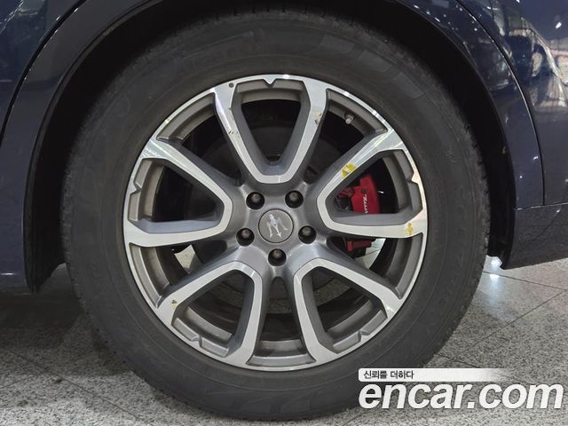 Maserati Levante 3.0 AWD GranLusso 2019 — фото 24