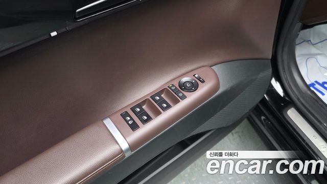 Hyundai Grandeur (GN7) 2,5 Gasoline 2WD Premium 2023 — фото 13