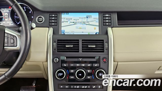 Land Rover Discovery Sport 2.0 TD4 HSE Luxury 2016 — фото 14