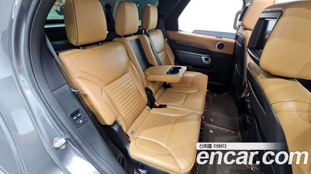 Land Rover Discovery 5 3.0 TD6 HSE Luxury 2017 — фото 12