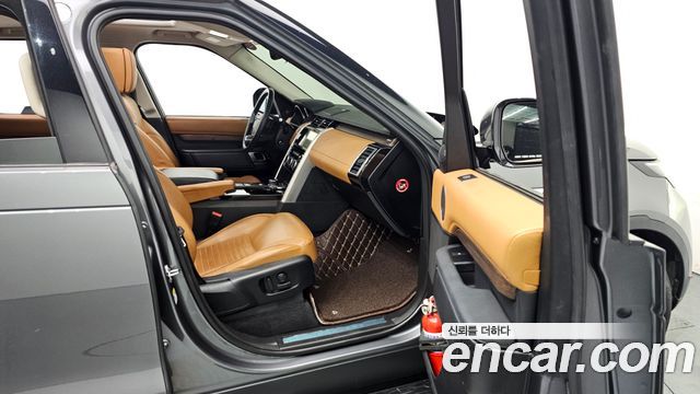 Land Rover Discovery 5 3.0 TD6 HSE Luxury 2017 — фото 26