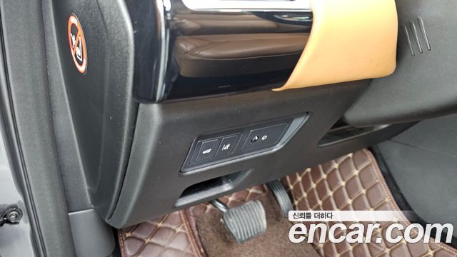 Land Rover Discovery 5 3.0 TD6 HSE Luxury 2017 — фото 27