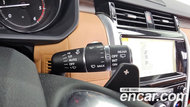 Land Rover Discovery 5 3.0 TD6 HSE Luxury 2017 — фото 28