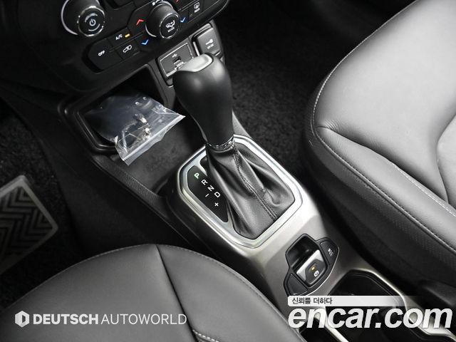 Jeep Renegade 2.4 Limited 2020 — фото 9