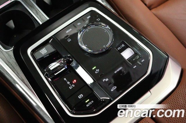 BMW 7 Series (G70) 740i xDrive M Sport 2024 — фото 20