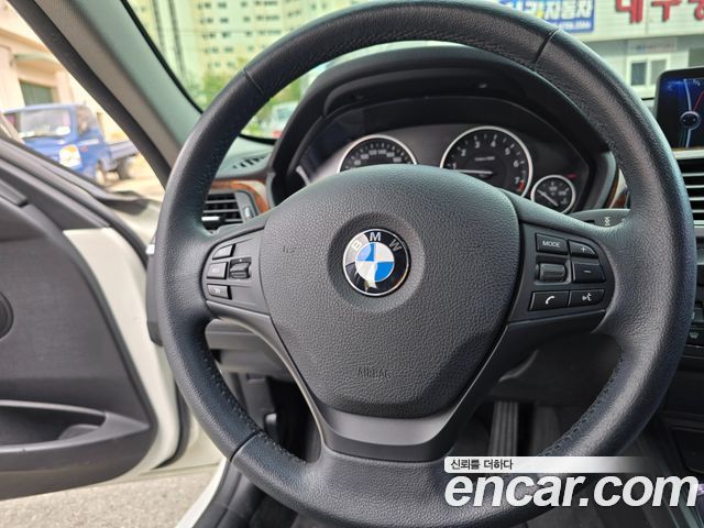 BMW 3 Series (F30) 320i 2012 — фото 18