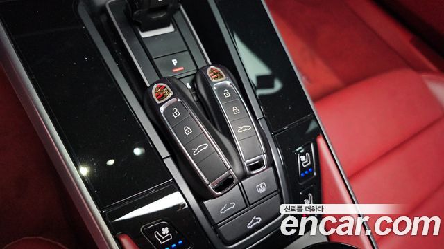 Porsche 911 (992) Carrera 4 GTS 2023 — фото 42