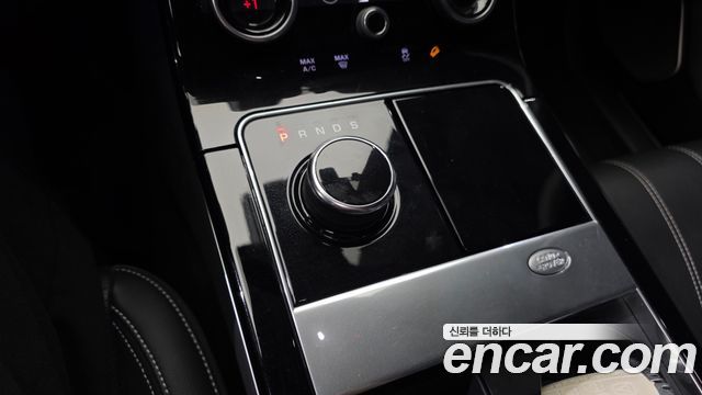 Land Rover Range Rover Velar 3.0 D300 R-Dynamic SE 2019 — фото 9