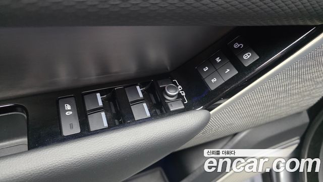 Land Rover Range Rover Velar 3.0 D300 R-Dynamic SE 2019 — фото 14