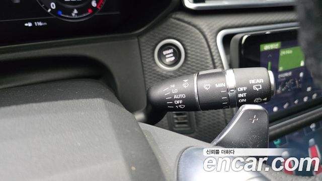 Land Rover Range Rover Velar 3.0 D300 R-Dynamic SE 2019 — фото 15