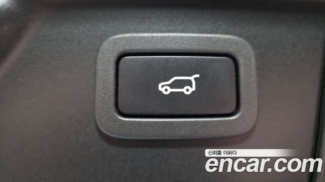 Land Rover Range Rover Velar 3.0 D300 R-Dynamic SE 2019 — фото 18