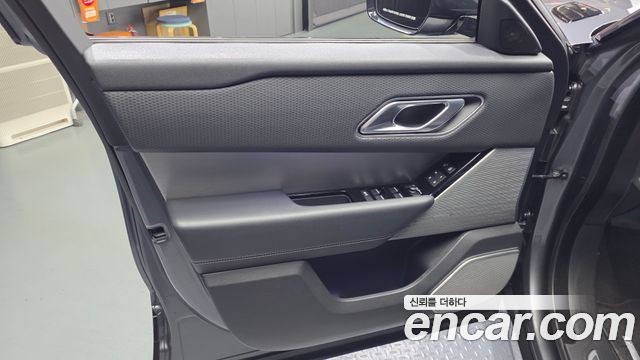 Land Rover Range Rover Velar 3.0 D300 R-Dynamic SE 2019 — фото 24