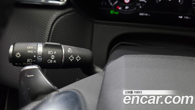 Land Rover Range Rover Velar 3.0 D300 R-Dynamic SE 2019 — фото 28