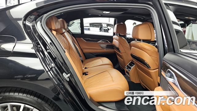 BMW 7 Series (G11) 740i Design Pure Excellence 2021 — фото 12