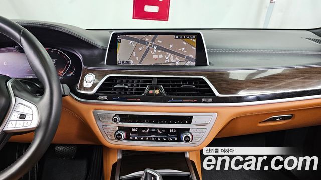 BMW 7 Series (G11) 740i Design Pure Excellence 2021 — фото 14