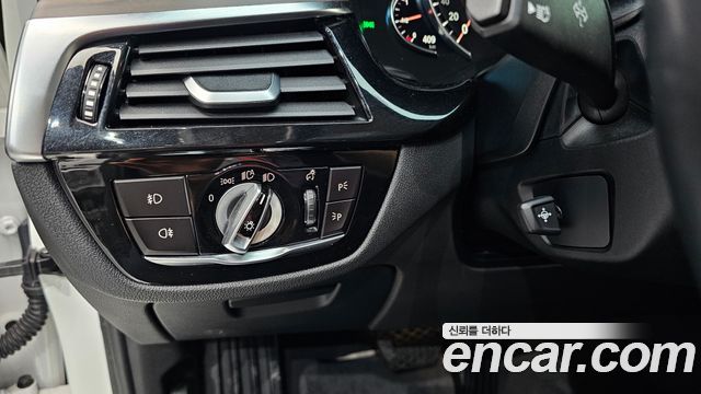 BMW 5 Series (G30) 530i xDrive Luxury Plus 2018 — фото 23