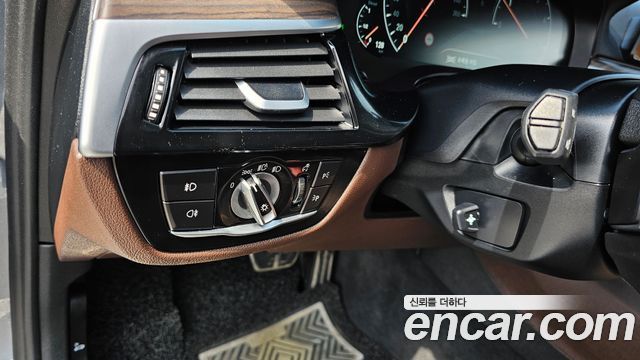 BMW 5 Series (G30) 520d xDrive M Sport Package Plus 2019 — фото 16