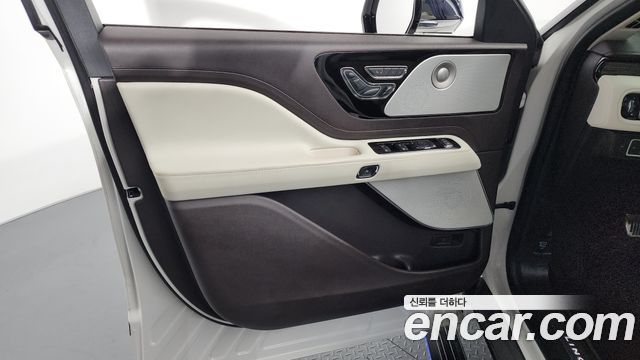 Lincoln Aviator (II) 3.0 Black Label AWD 2021 — фото 30