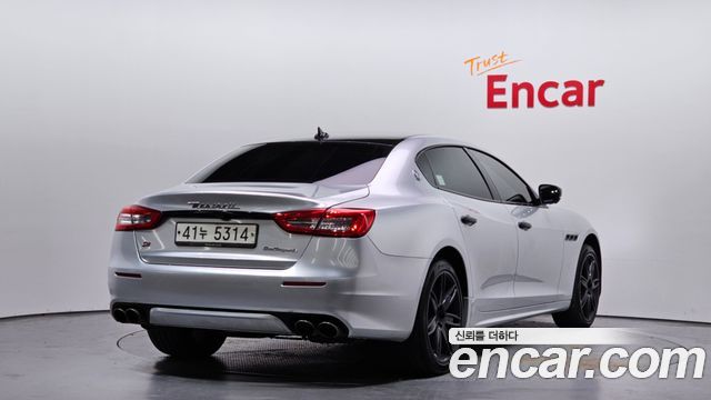 Maserati Quattroporte S Q4 3.0 V6 Granlusso 2017 — фото 2