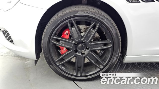 Maserati Quattroporte S Q4 3.0 V6 Granlusso 2017 — фото 5