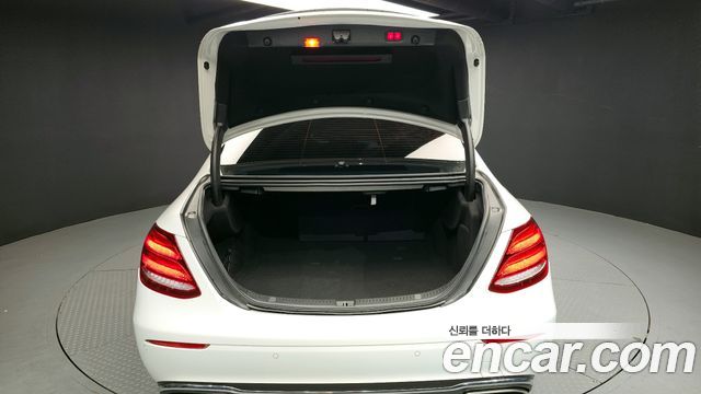 Mercedes-Benz E-Class (W213) E300 4MATIC Avnatgarde 2019 — фото 20