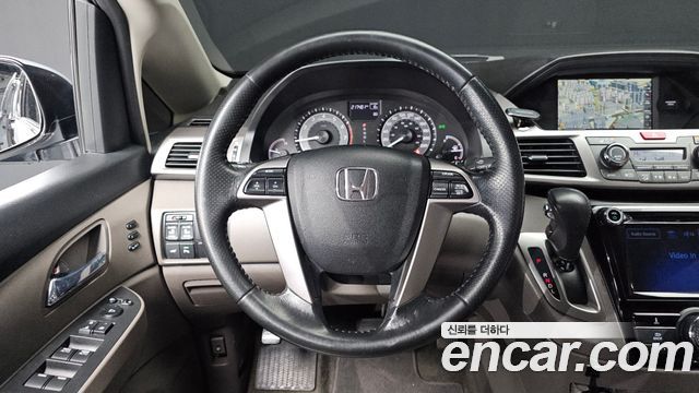 Honda Odyssey 3.5 4th 2016 — фото 13