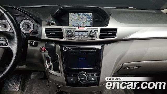 Honda Odyssey 3.5 4th 2016 — фото 14