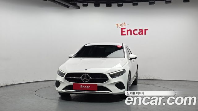 Mercedes-Benz A-Class (W177) A220 Sedan 2024 — фото 3