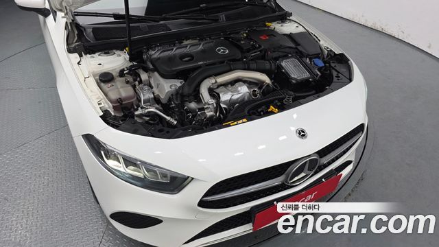 Mercedes-Benz A-Class (W177) A220 Sedan 2024 — фото 6